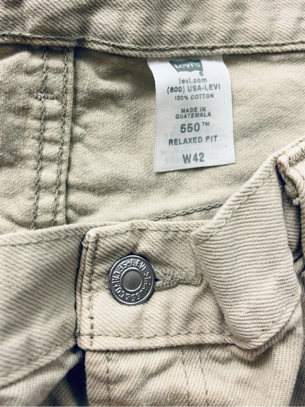 Vintage Men's Levi's 550 Light Beige Denim “Jorts” Denim Jeans Shorts Size 42